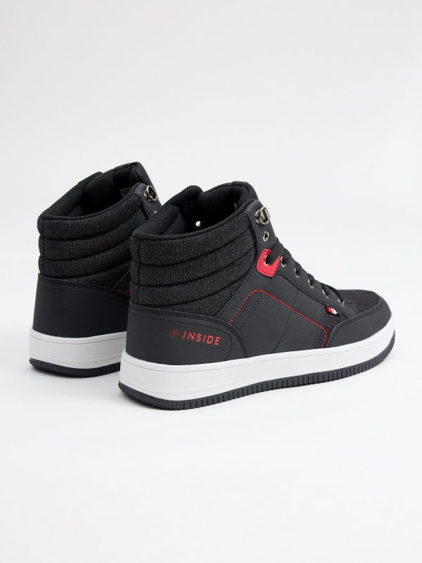 Bota deportiva denim combinada negro vista trasera 45º