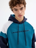 %Pto% Sudadera texto color block azul