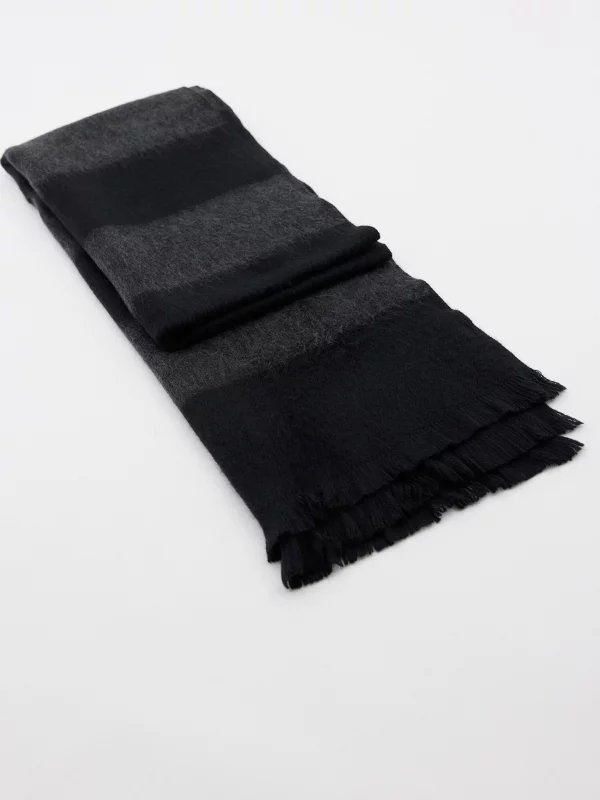 Men's scarf rolled view