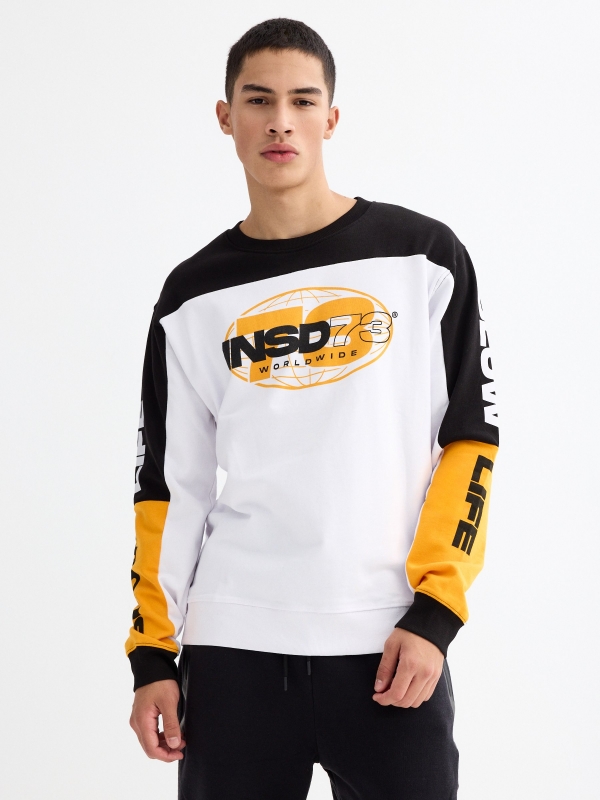 Sweatshirt desportiva branco vista meia frontal