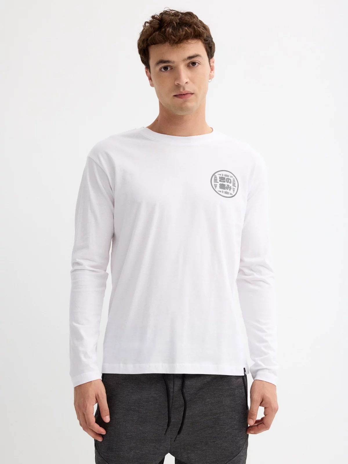 T-shirt japonesa estampada branco vista meia frontal