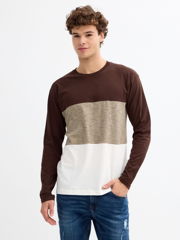 Combined textures T-shirt chocolate middle front view