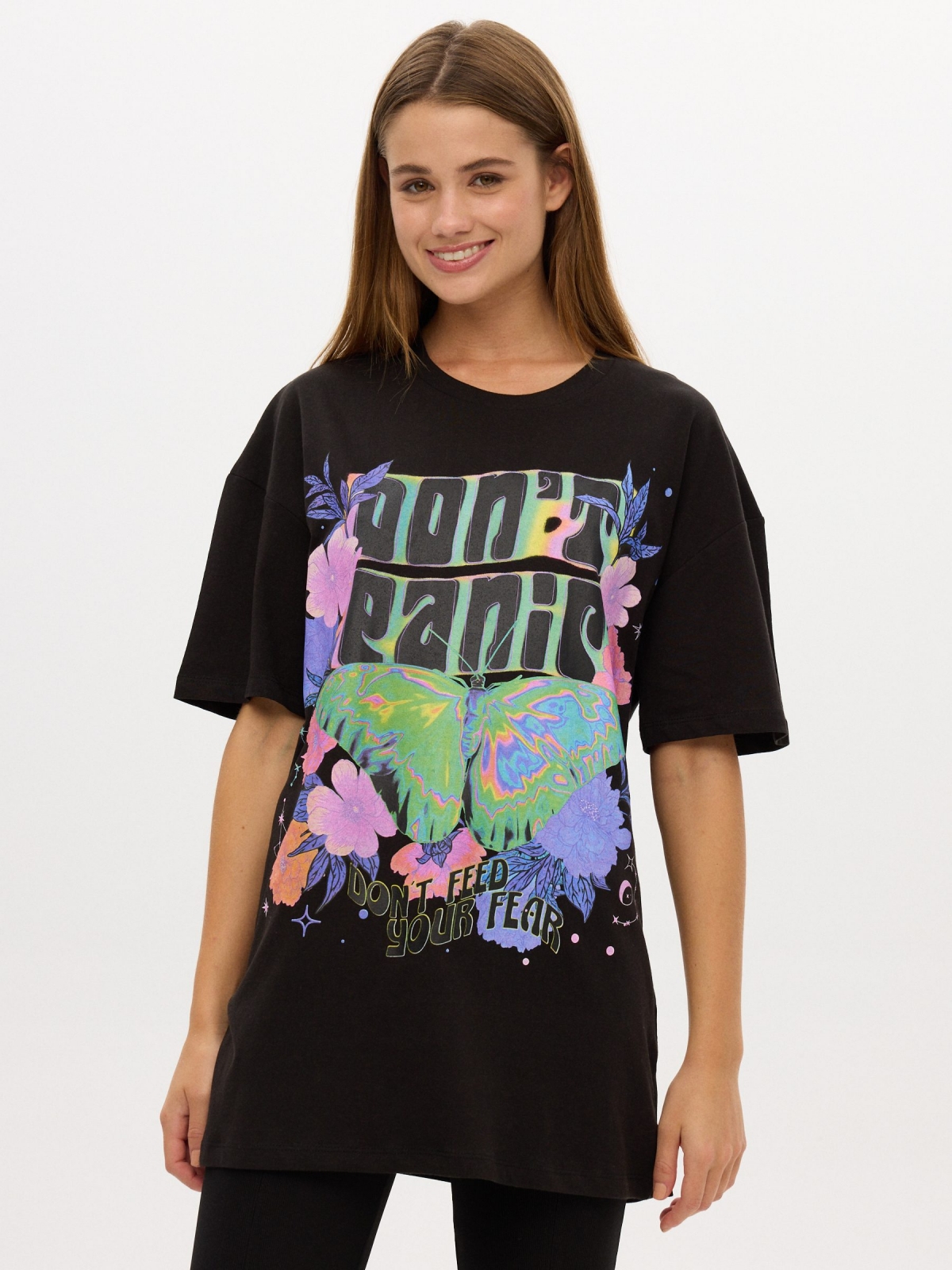 Camiseta oversize DON'T PANIC negro vista media frontal