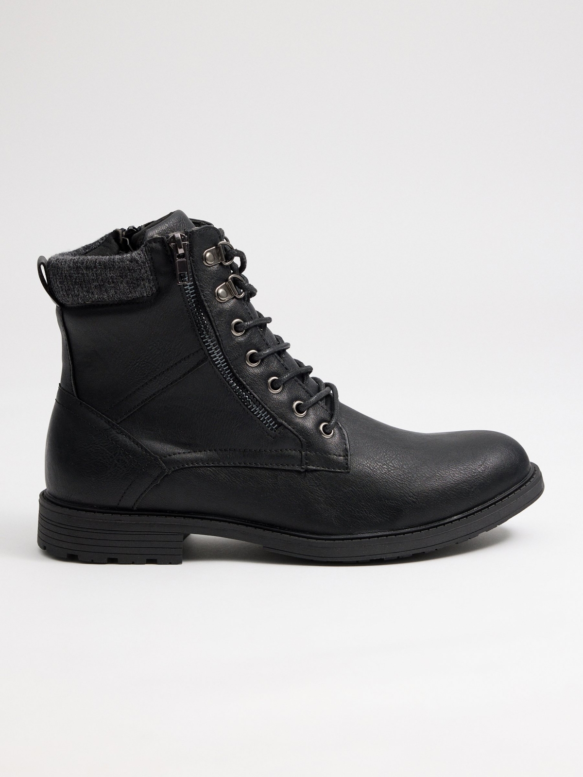 Black boot with zipper detail black