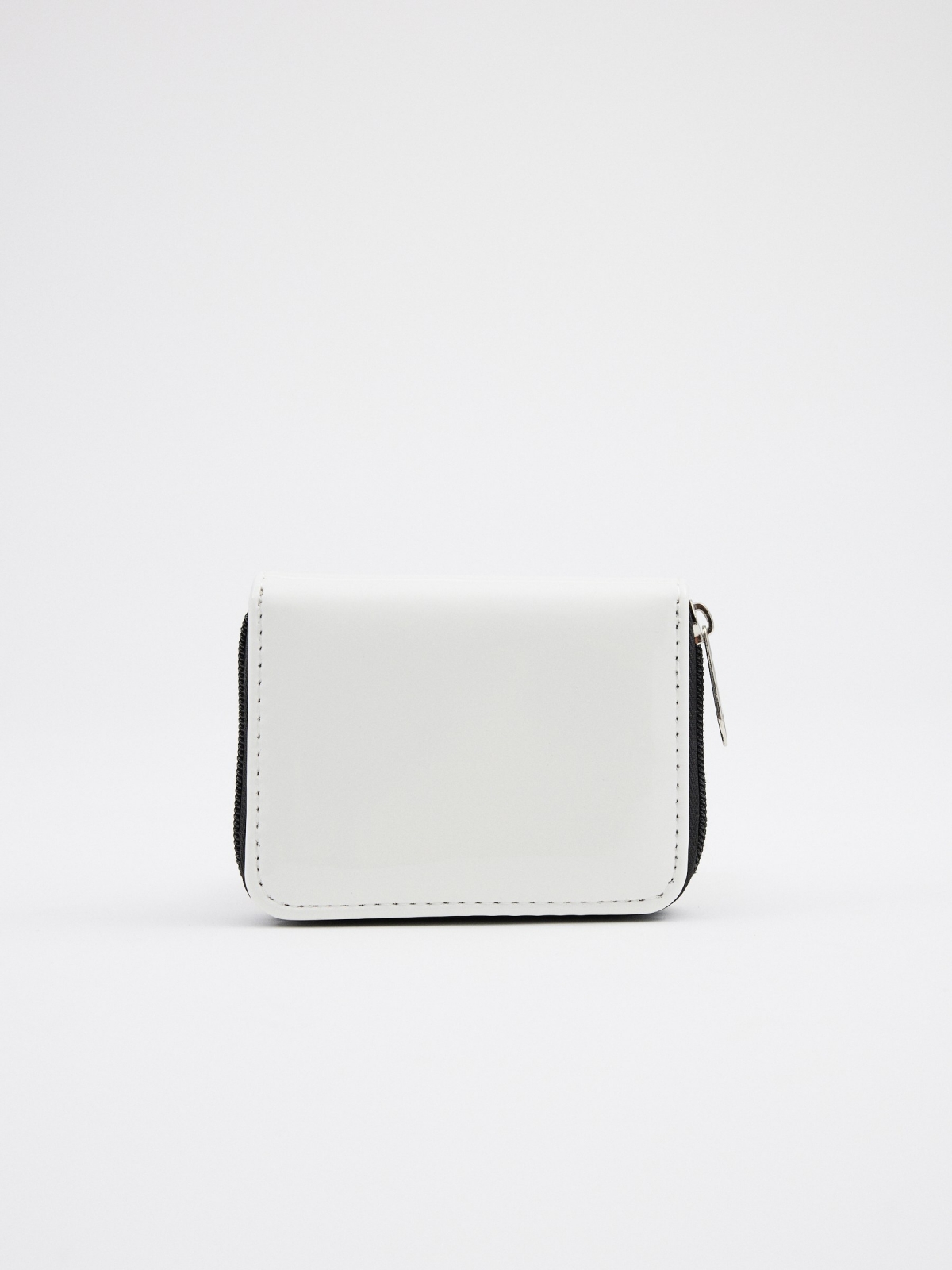 Zipped patent leather purse