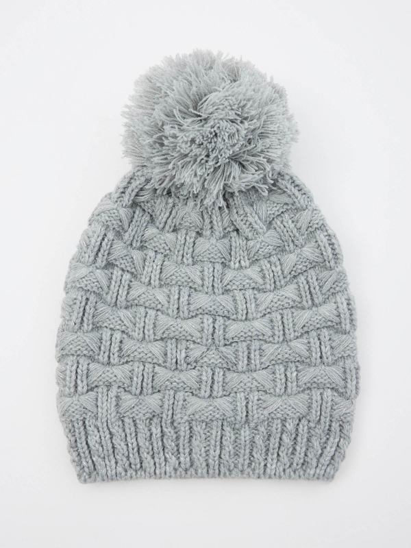 Gorro gris con dibujo gris