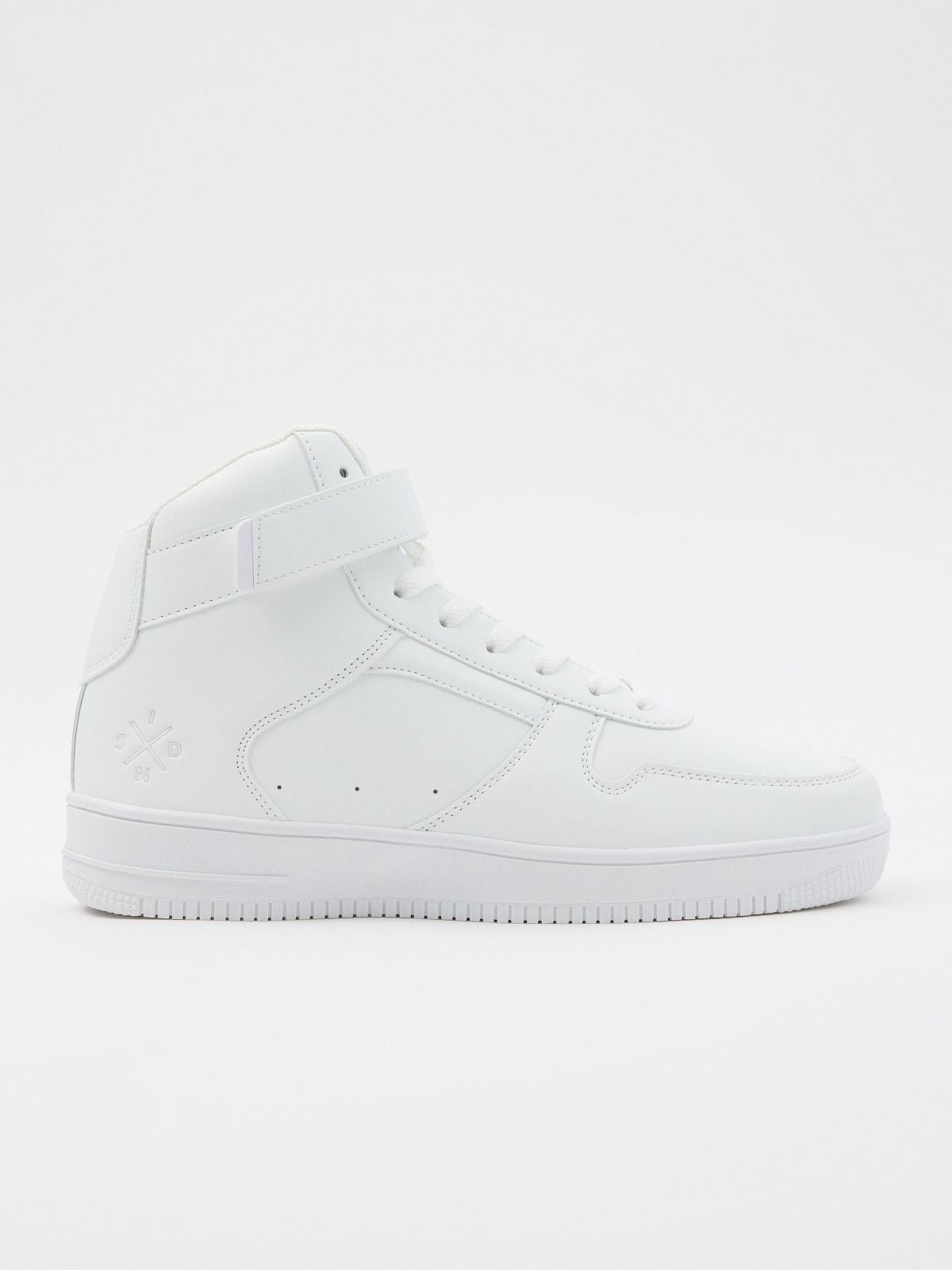 Basic sports boot white