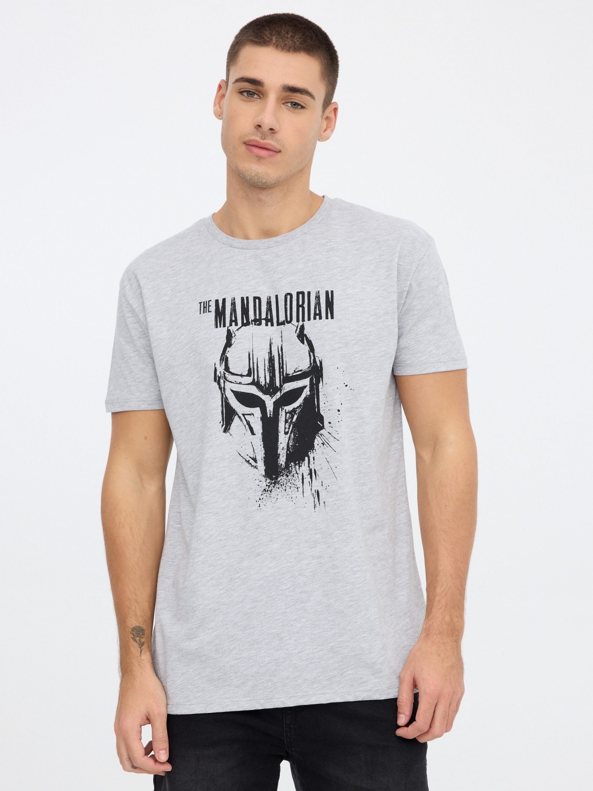 T-shirt Mandaloriana cinza vista meia frontal