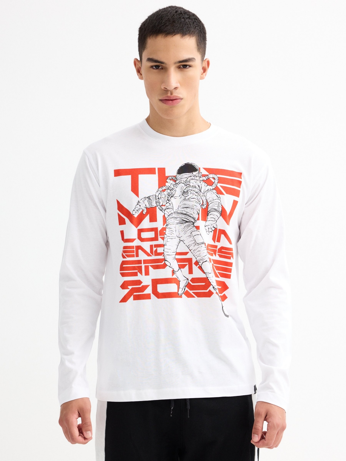 Long sleeve white graphic t-shirt white middle front view