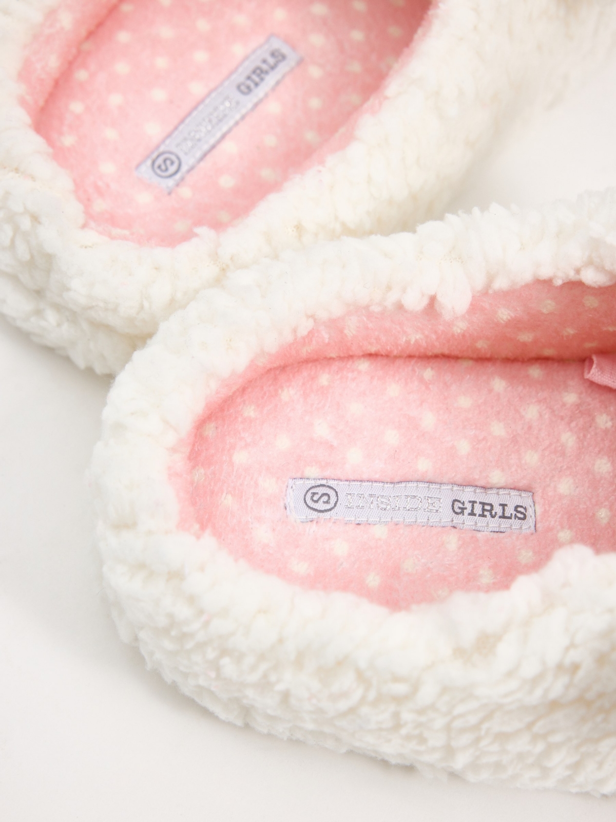 Pantufas de ovelha off white vista detalhe