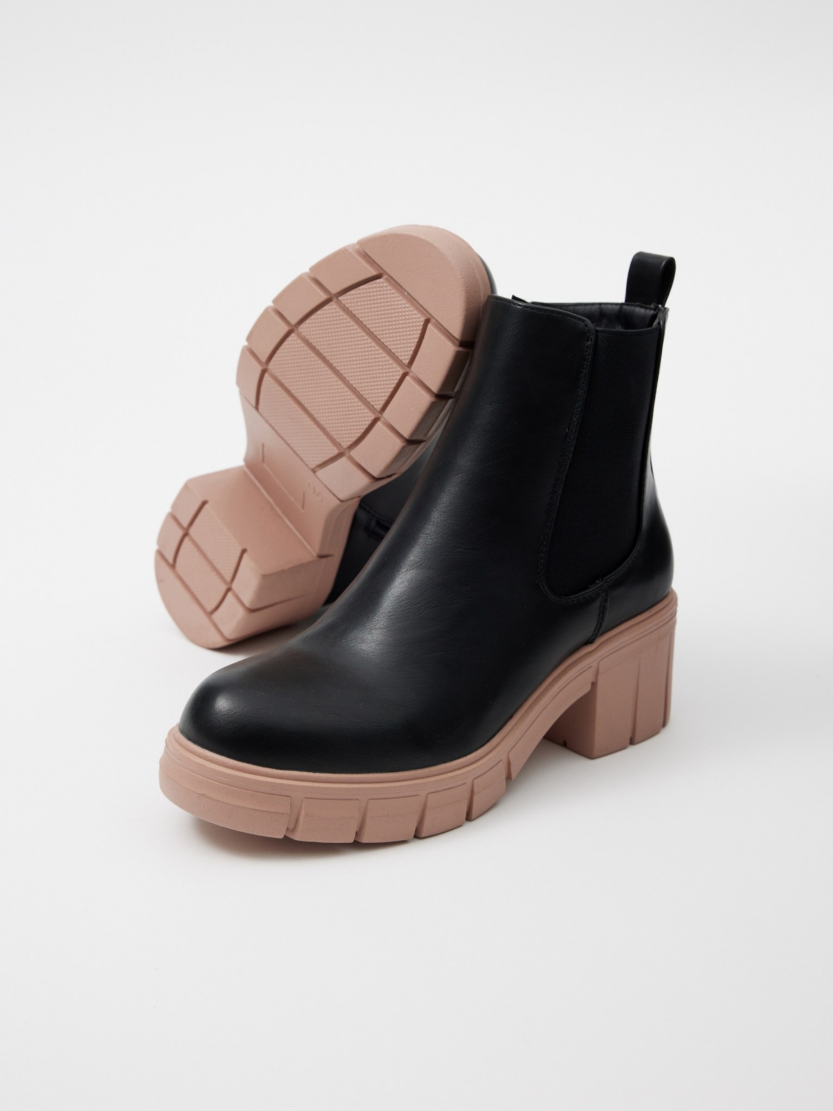 Two-tone chelsea ankle boot black detail view