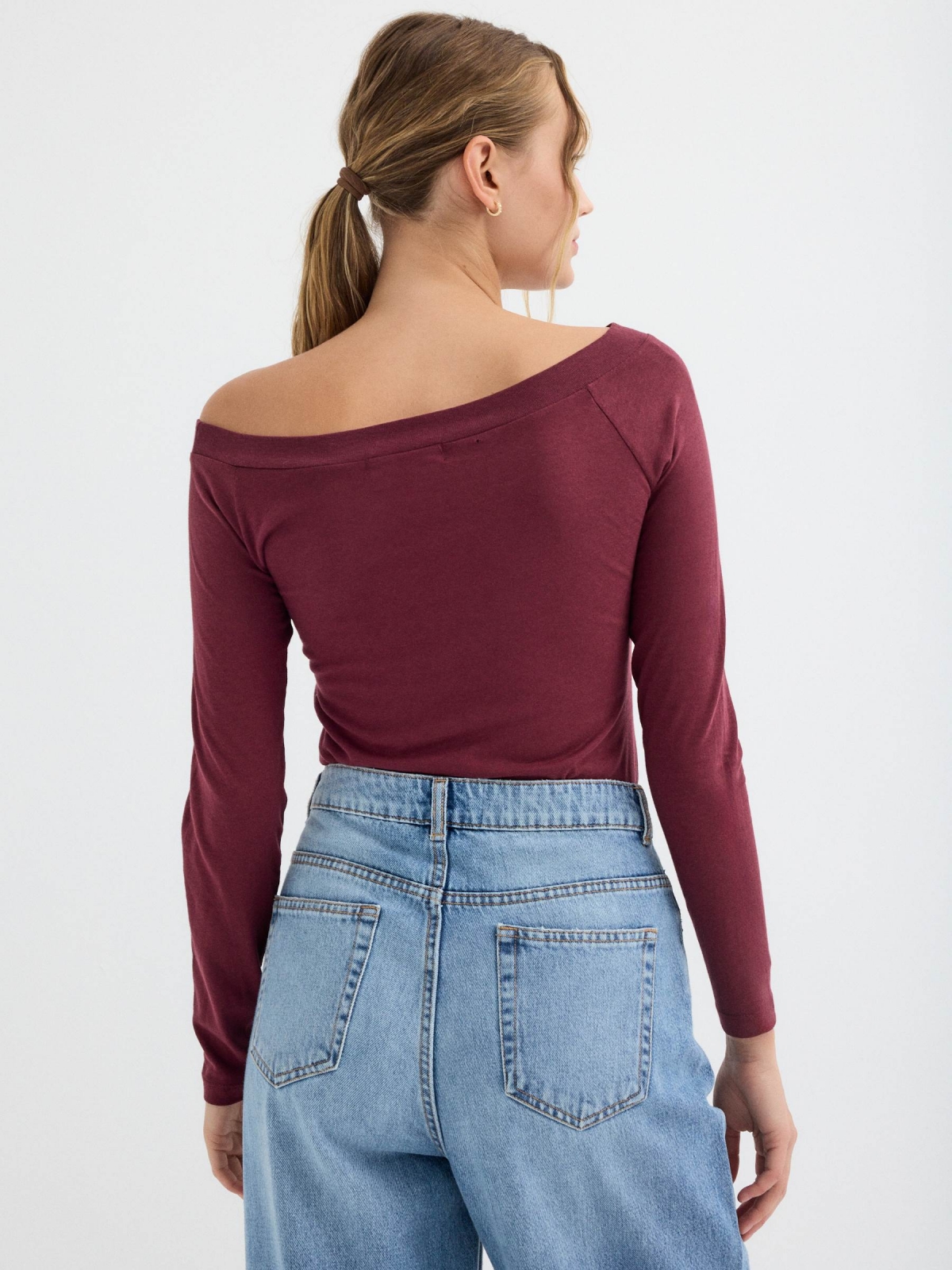 T-shirt with print burgundy middle back view