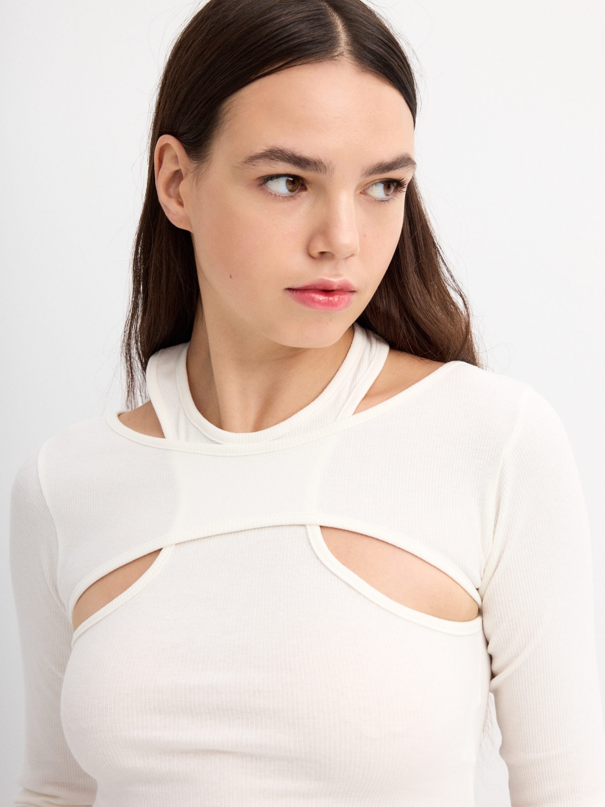 Ribbed cut out t-shirt off white detail view