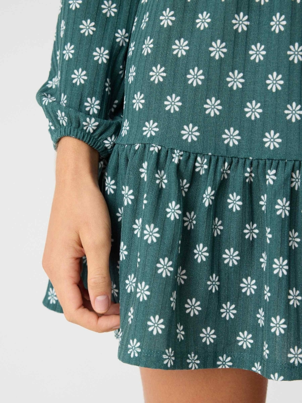 Vestido canalé print margaritas verde oscuro vista detalle