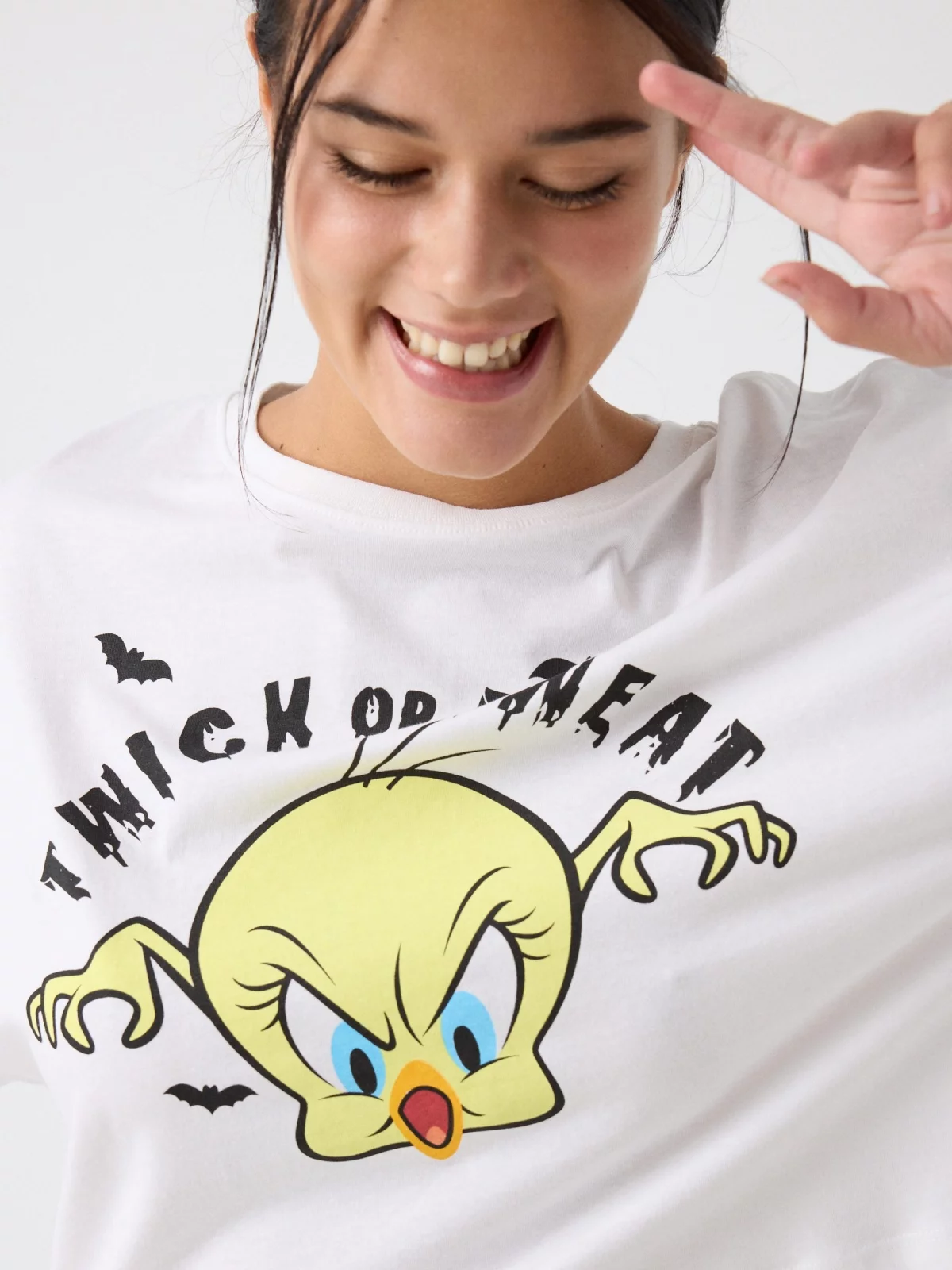 Tweety t-shirt com estampa de Halloween branco vista detalhe