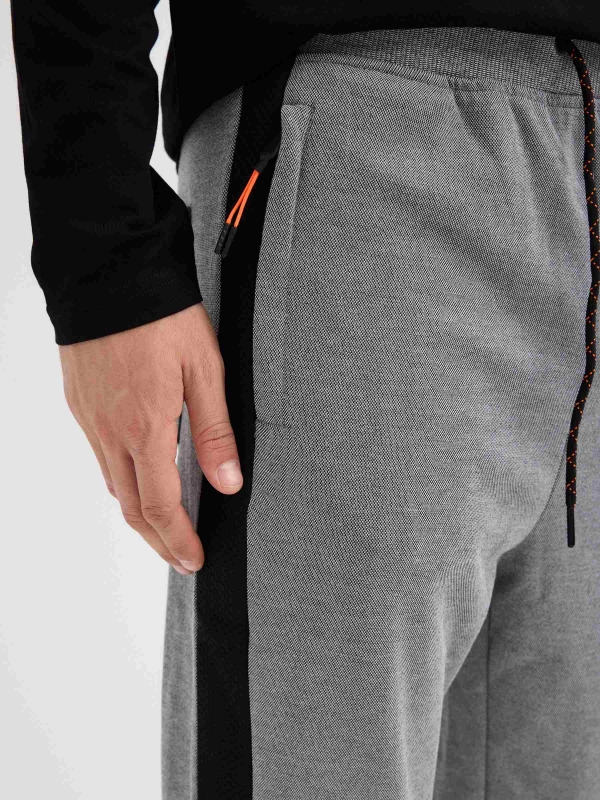 Pantalón jogger negro vista detalle