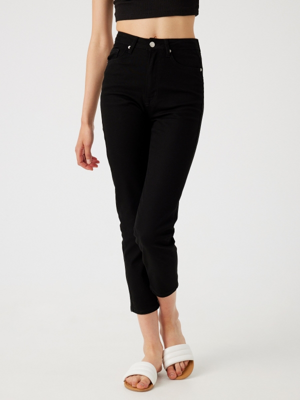 Jeans mom fit cinco bolsillos negro vista media frontal