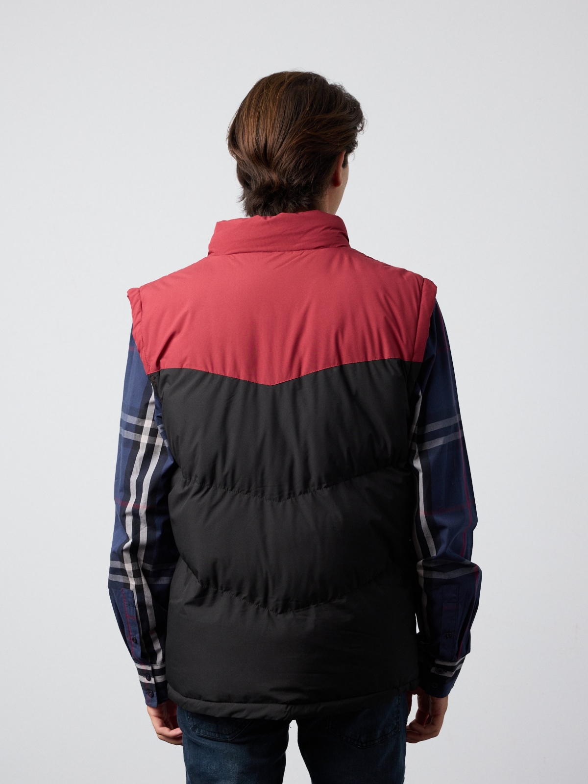 Colour-blocked quilted vest black middle back view