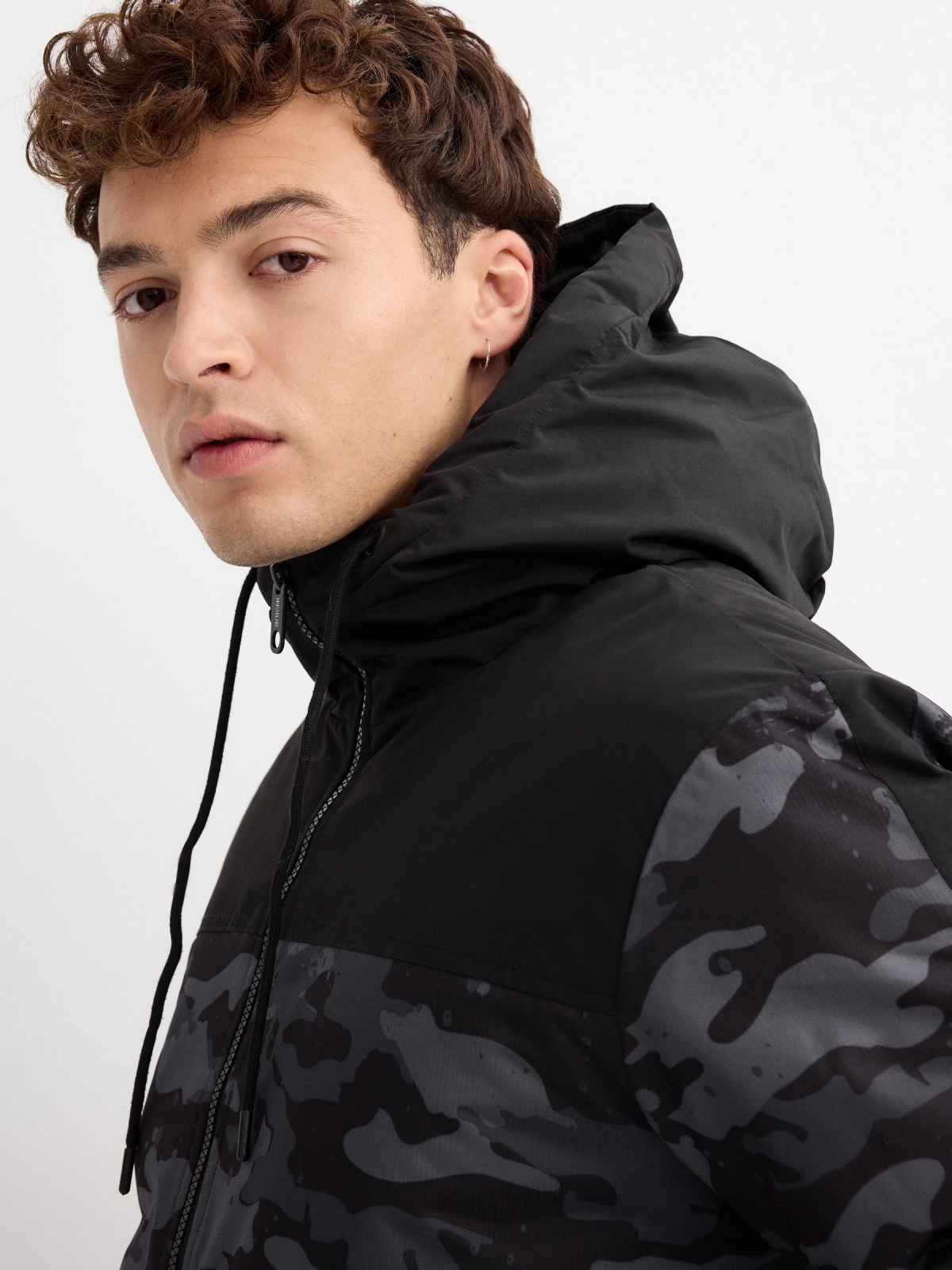 Camouflage print hooded jacket black detail view