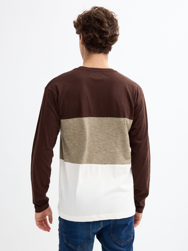 Combined textures T-shirt chocolate middle back view