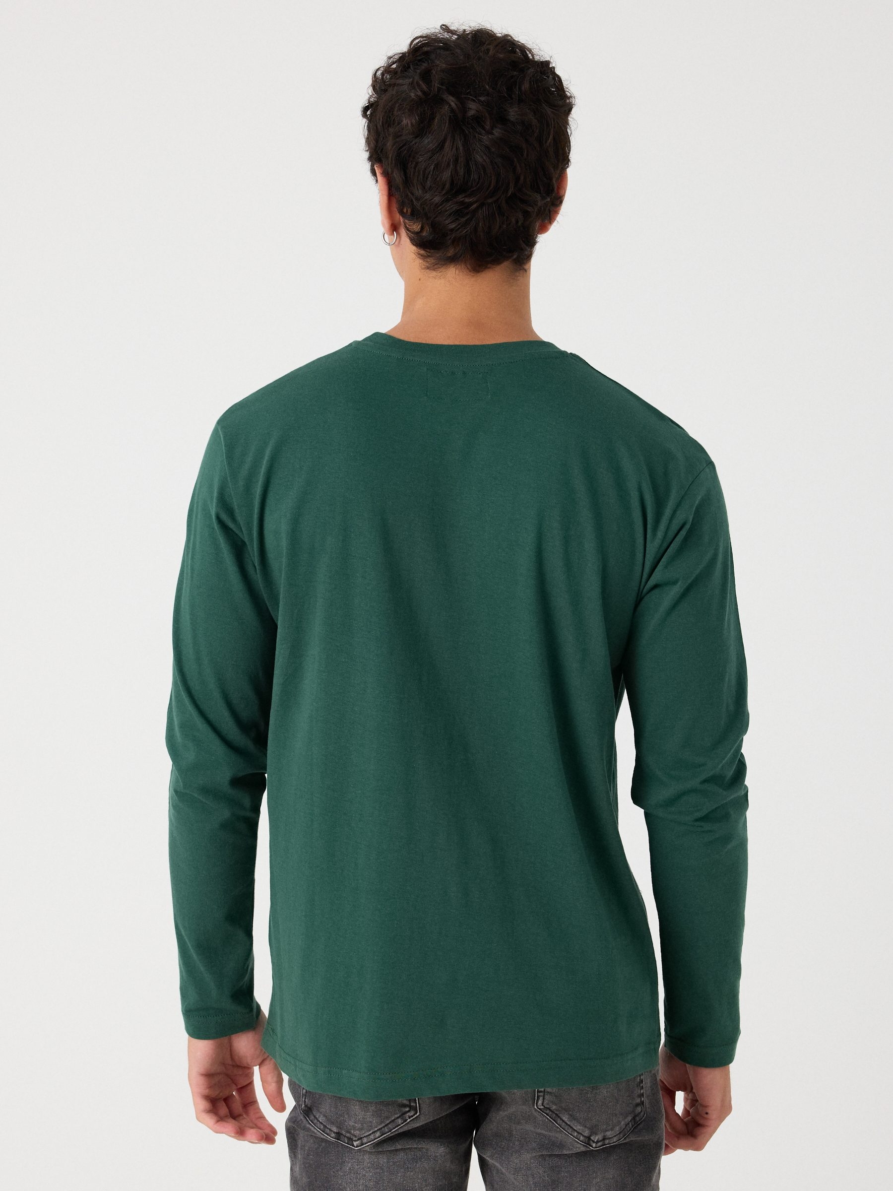 T-shirt com estampa universitária verde escuro vista meia frontal