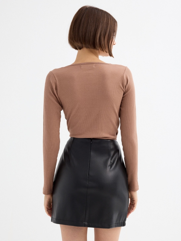 Cross neckline t-shirt light brown middle back view