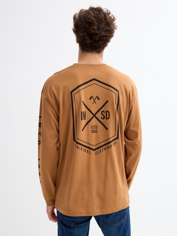 Printed t-shirt with cuffs cinnamon middle back view