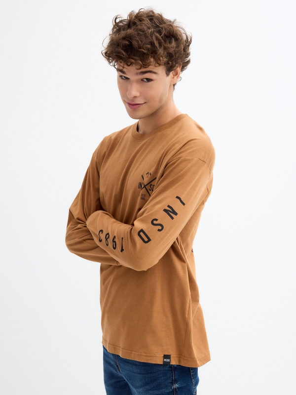 Printed t-shirt with cuffs cinnamon detail view