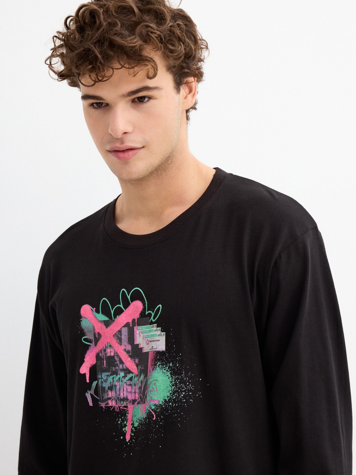 Graffiti print t-shirt black detail view