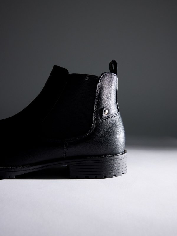 Black chelsea ankle boot black