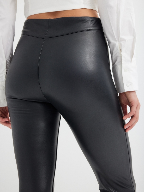 Skin effect high rise legging black detail view