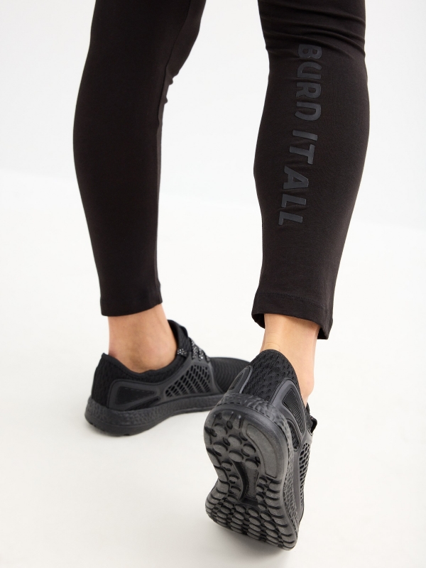 Leggings goma texto negro vista detalle