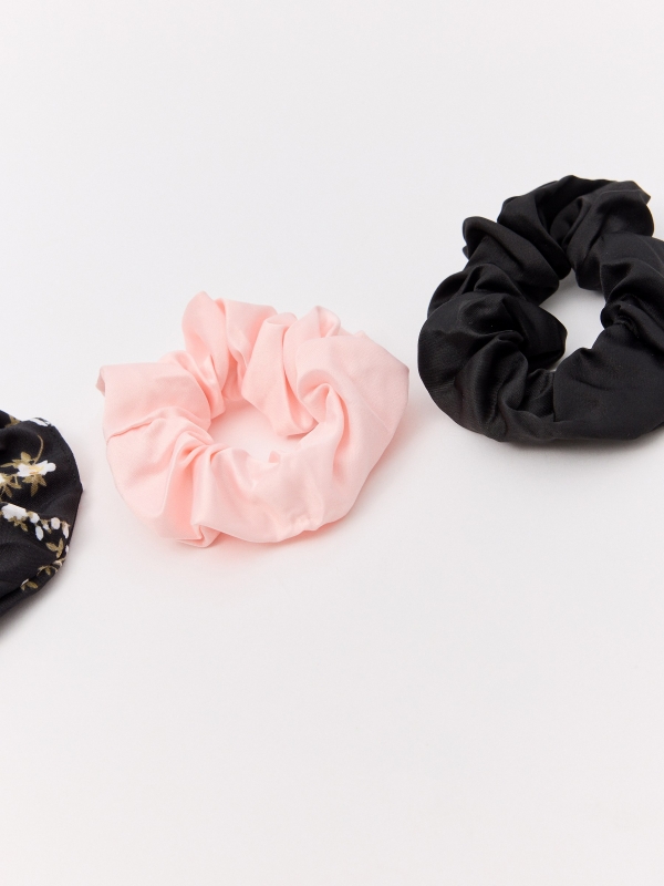 3 pcs. pack of scrunchies aerial view