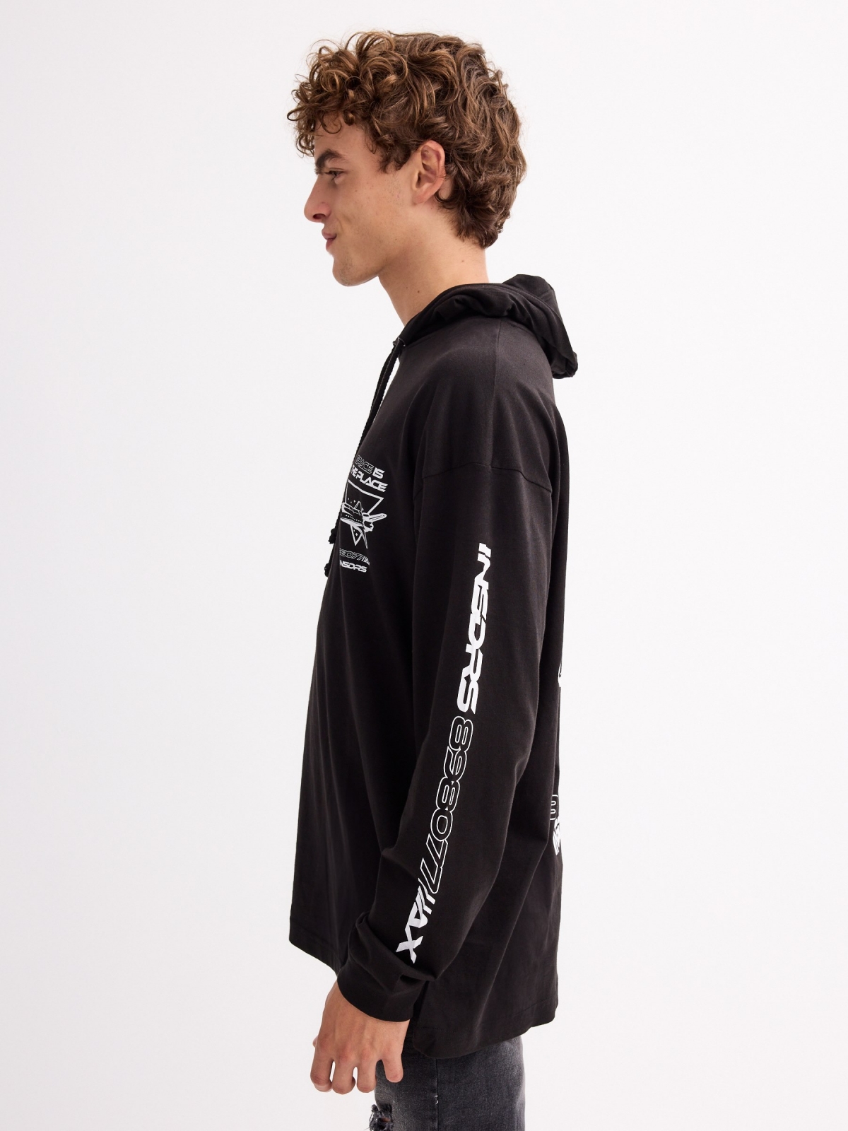 Space print hooded t-shirt black detail view