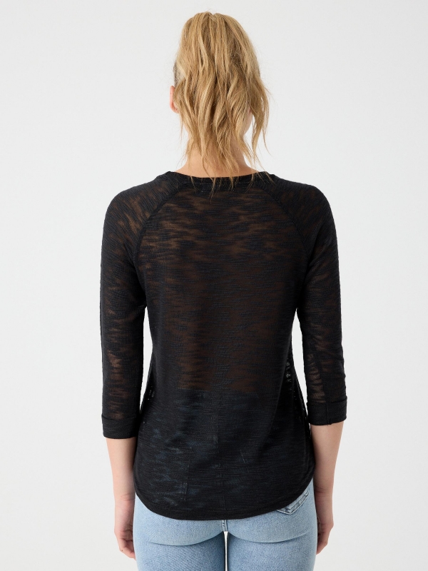 T-shirt tecido devoré com estampa Justice preto vista meia traseira