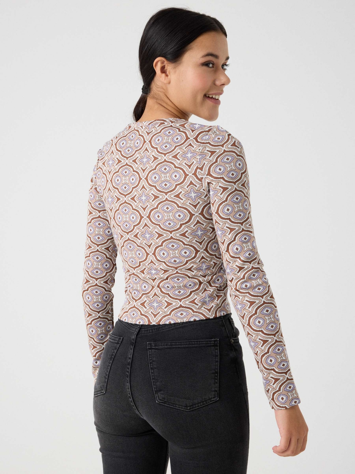 Jacquard print t-shirt brown middle back view