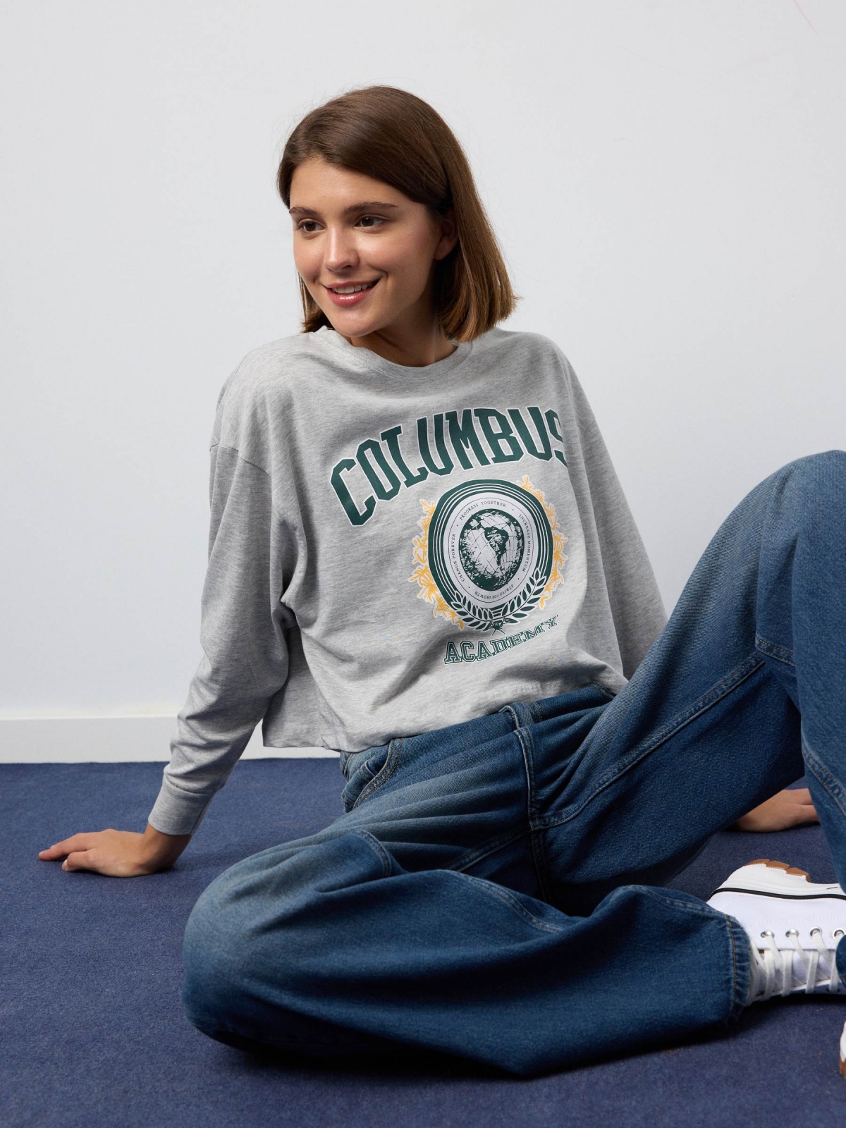 %New% Camiseta cropped college gris claro %New% Camiseta cropped college gris claro