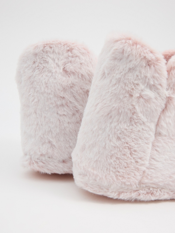 Pantufas de casa botinha de coelho rosa vista detalhe