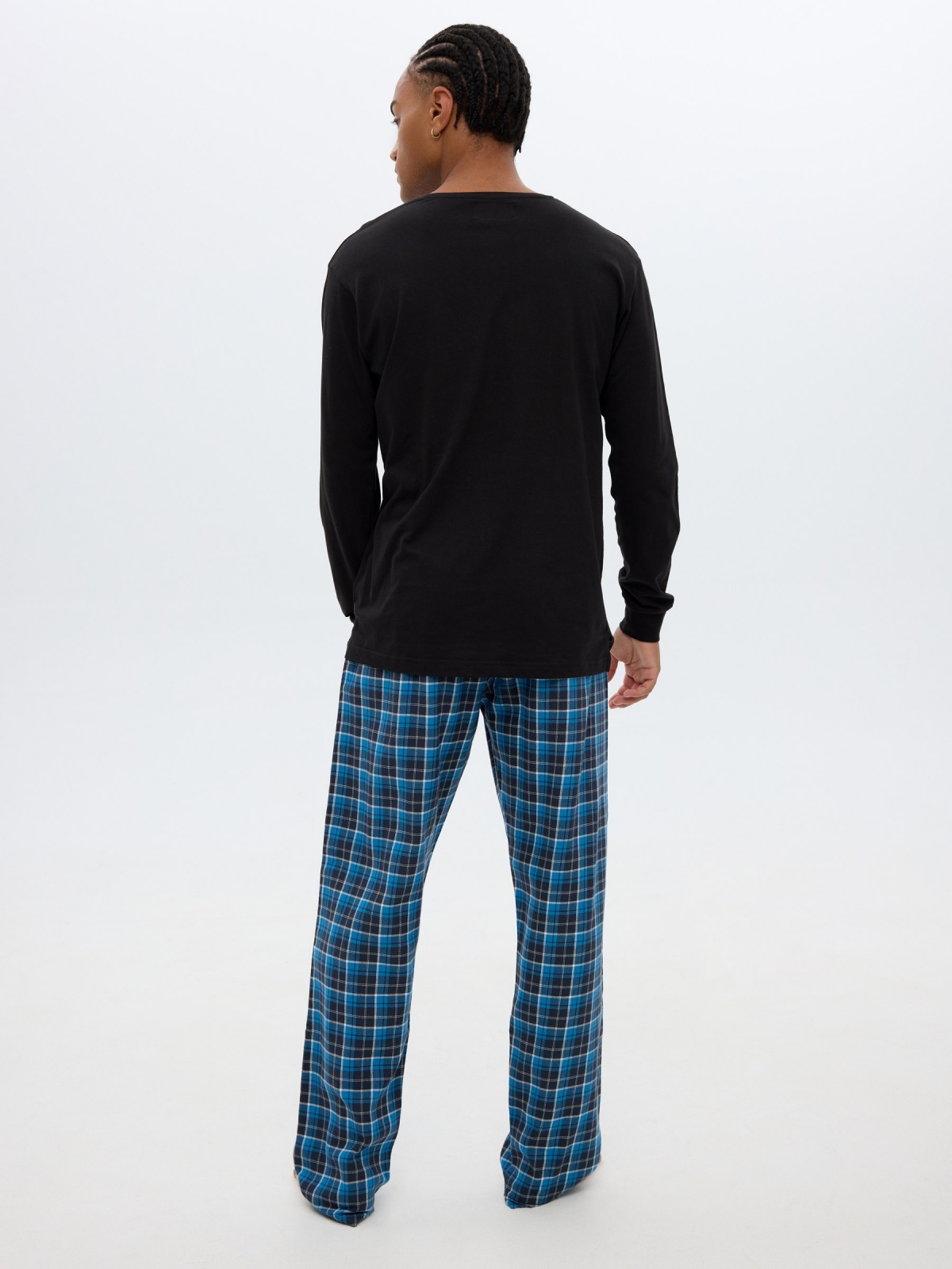 Pijama azul marino pantalón de cuadros negro vista media trasera