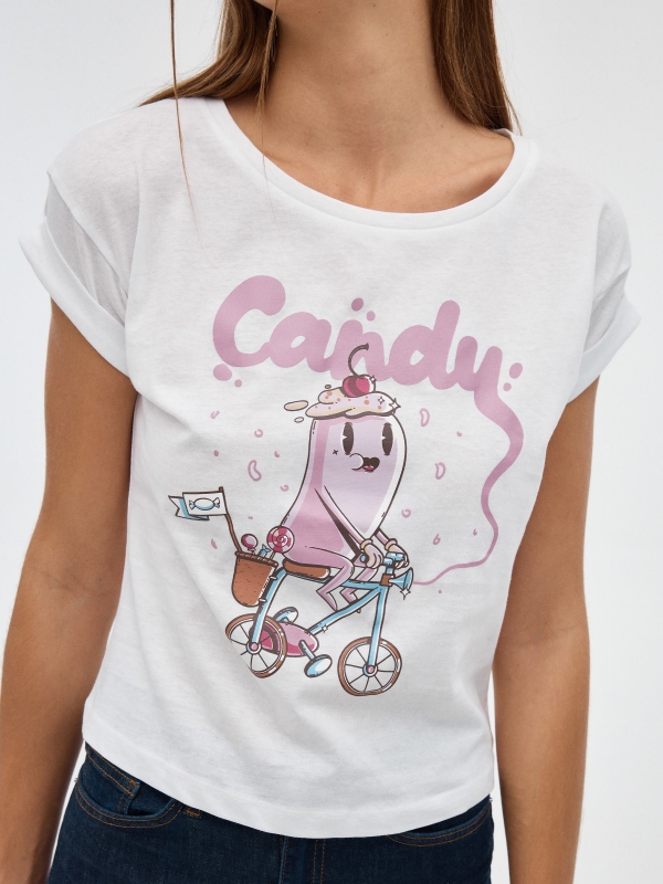Camiseta blanca con estampado blanco vista detalle