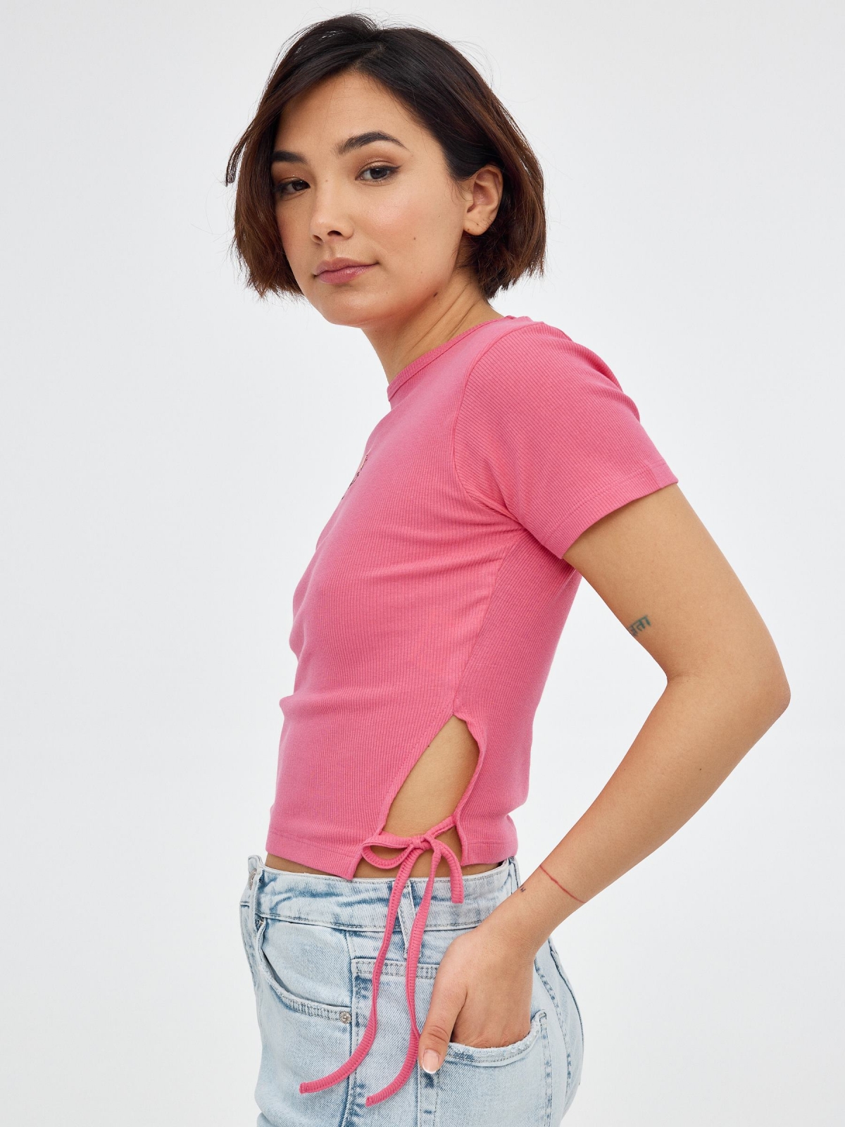 Camiseta crop con lace up coral vista detalle