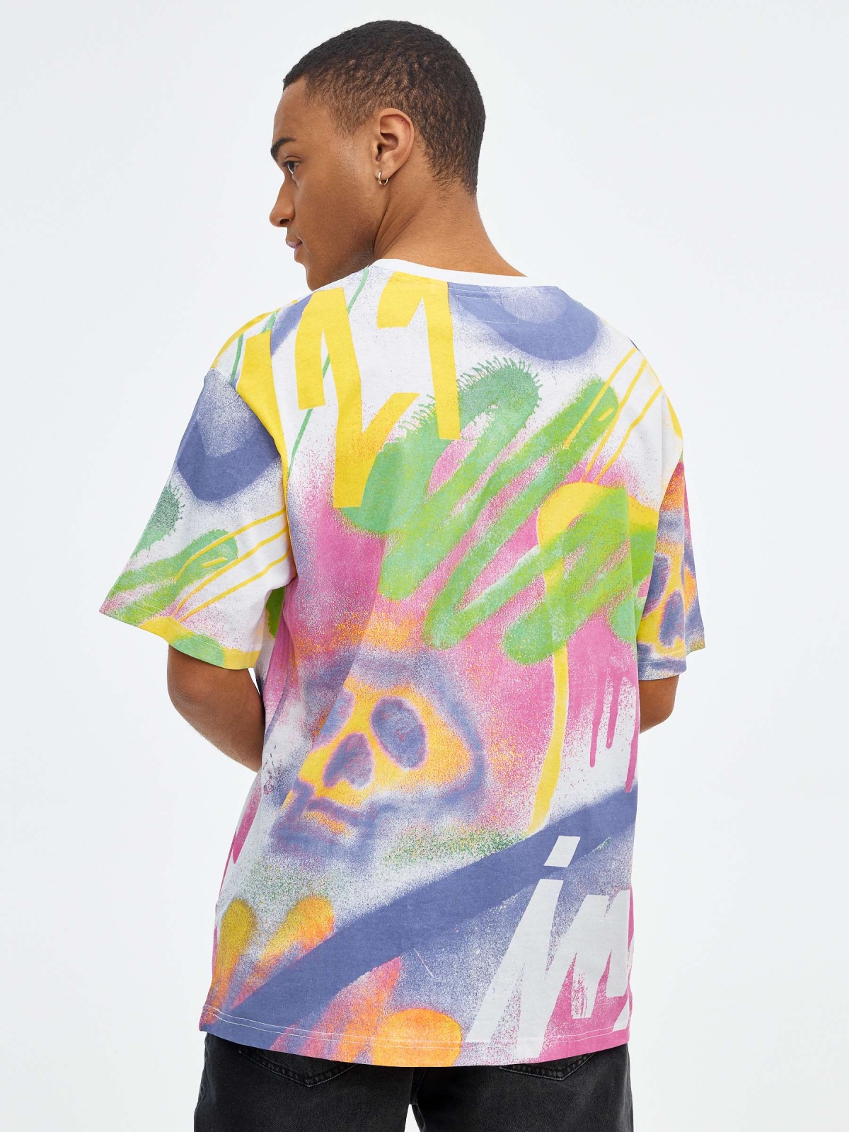 Camiseta oversized graffiti blanco vista media trasera