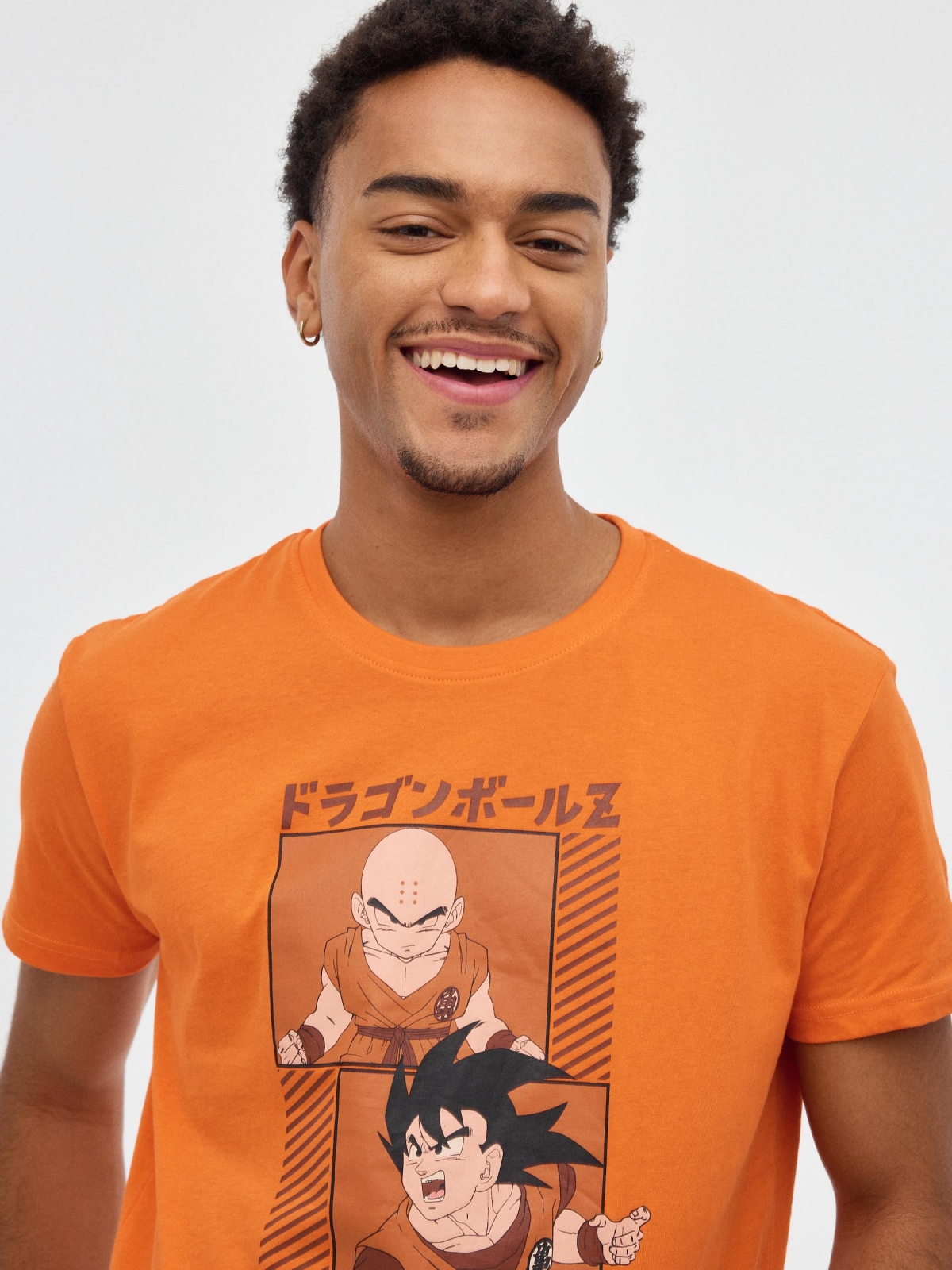 T-shirt laranja Dragon Ball laranja vista detalhe