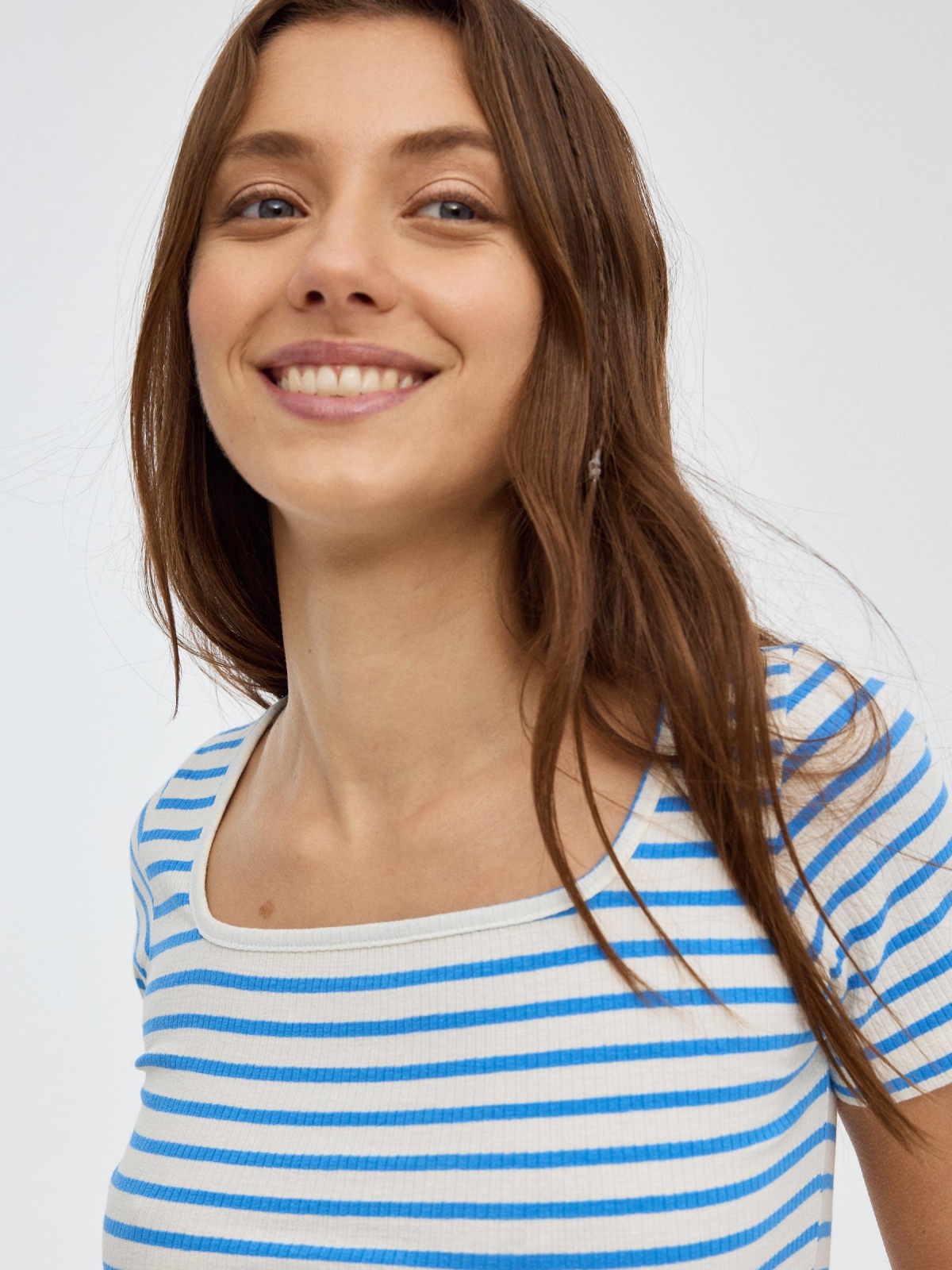 Casual striped crop top blue detail view