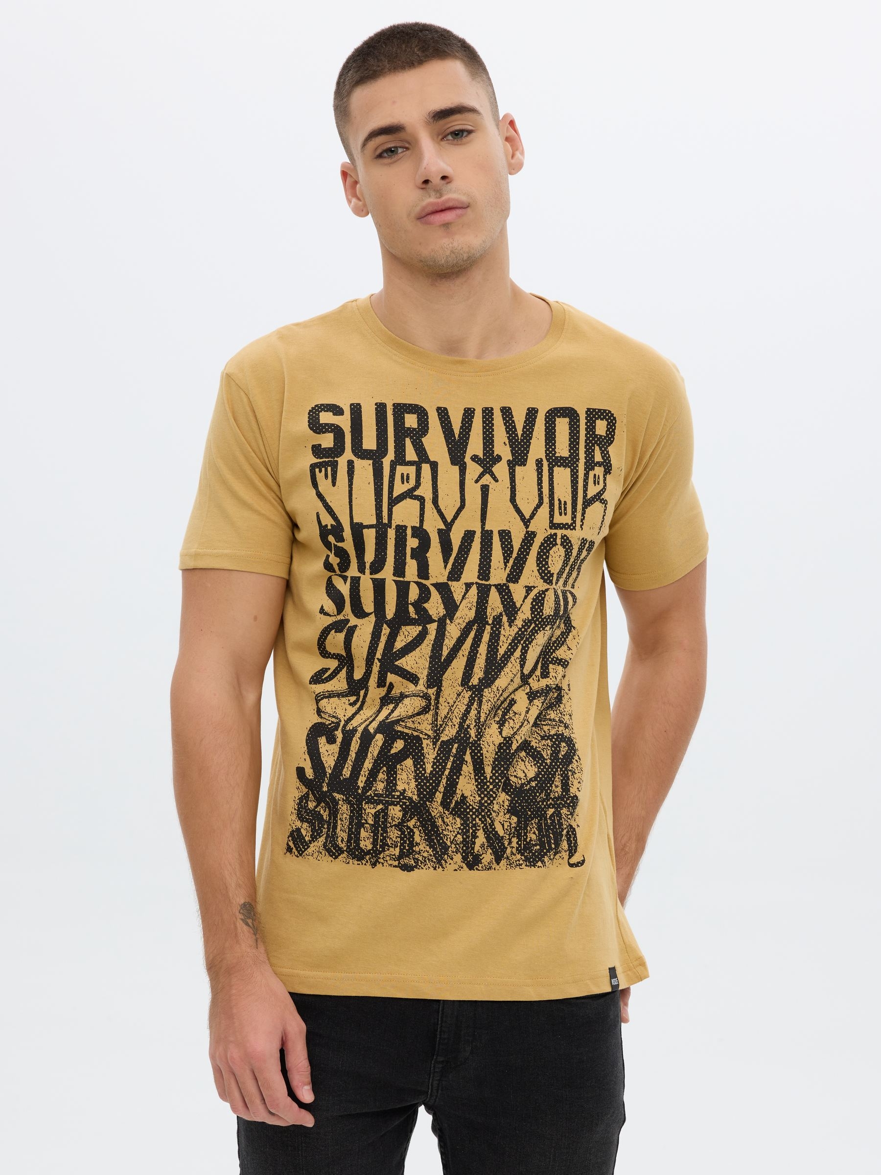 Camiseta estampado texto marrón tierra vista media frontal