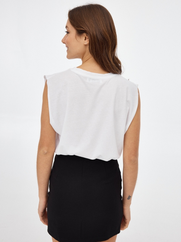 T-shirt com estampado branco vista meia traseira