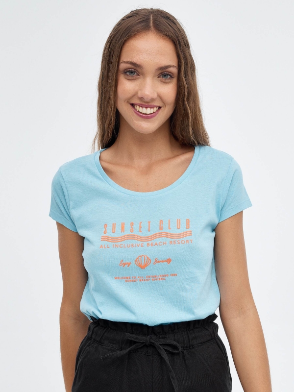 T-shirt crop rib print azul claro vista meia frontal