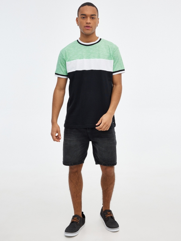 T-shirt em color block verde preto vista geral frontal