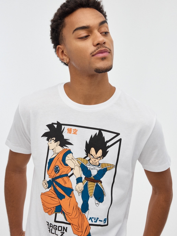 T-shirt Dragon Ball branco vista detalhe