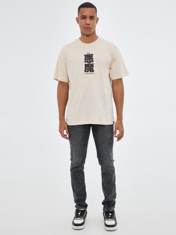 T-shirt japonesa de grandes dimensões areia vista geral frontal